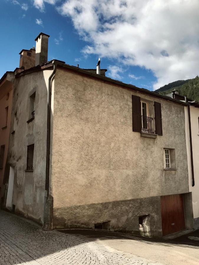 Centrally Located Apartment In Poschiavo Exterior foto
